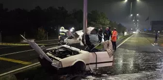 Çerkezköy'de Aydınlatma Direğine Çarpan Otomobilin Sürücüsü Yaralandı
