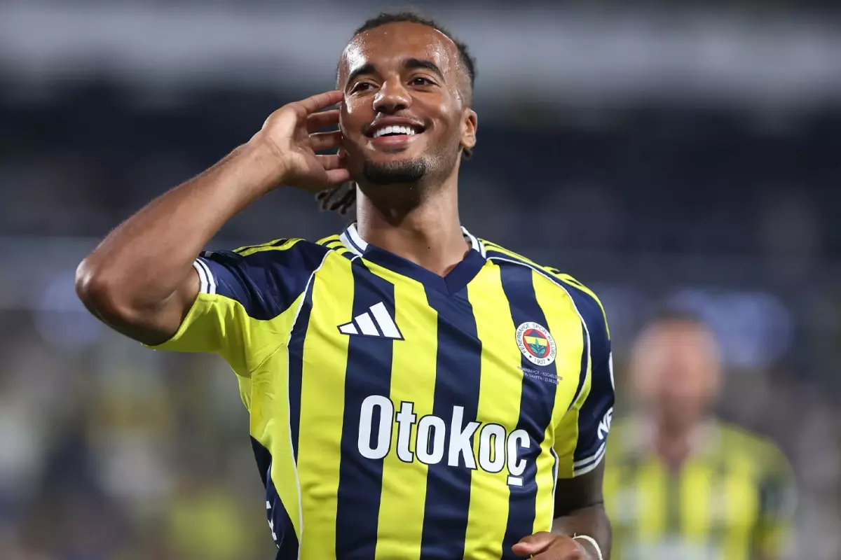 Tüm fotoğraflarını kaldıran Archie Brown'dan bomba paylaşım