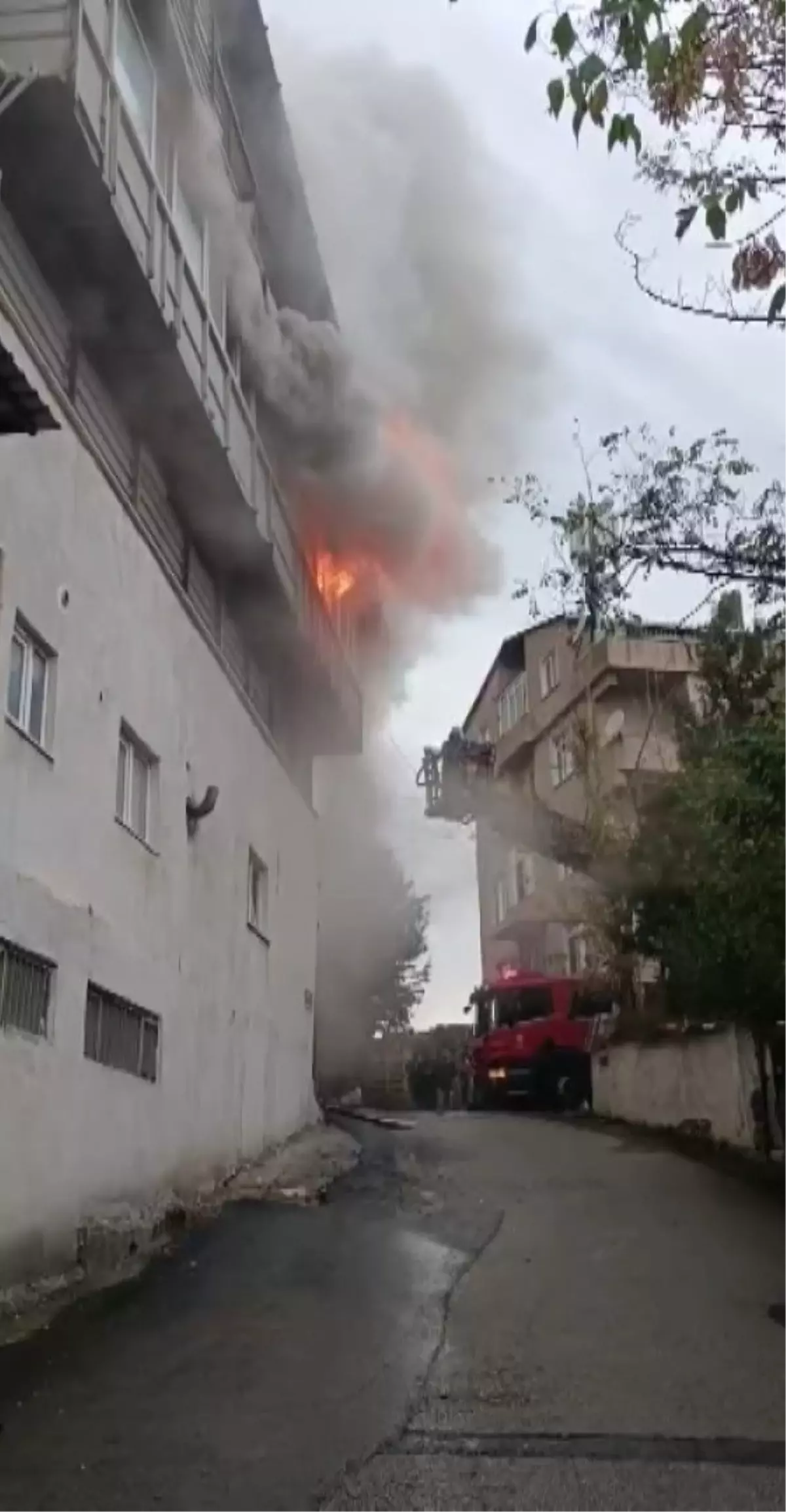 Ümraniye'de Kereste Atölyesinde Yangın Çıktı