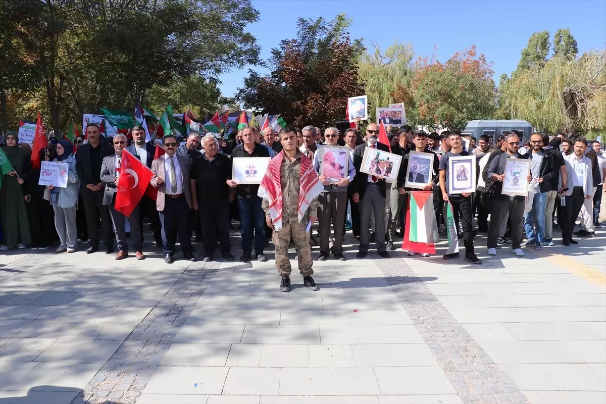 Van'da akademisyenler ve öğrenciler Filistin'e destek için yürüdü