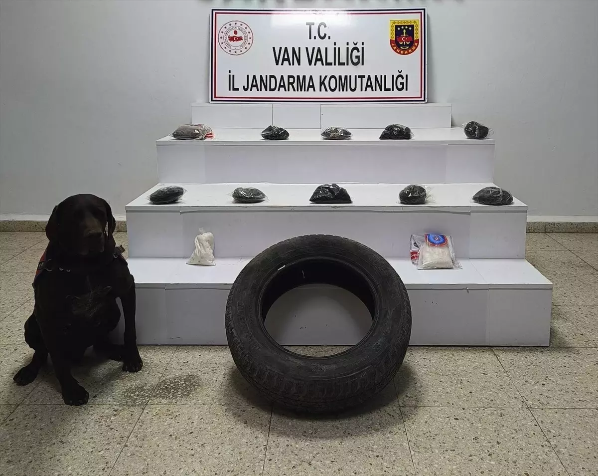 Başkale'de Operasyonda 5 Kilo 611 Gram Uyuşturucu Ele Geçirildi