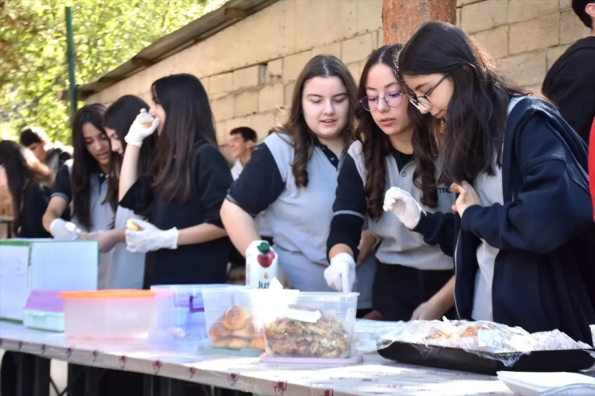 Van'da Okullardan Gazze İçin Yardım Kermesi