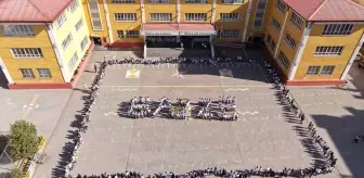 Erciş'te Öğrencilerden Gazze'ye Destek Koreografisi