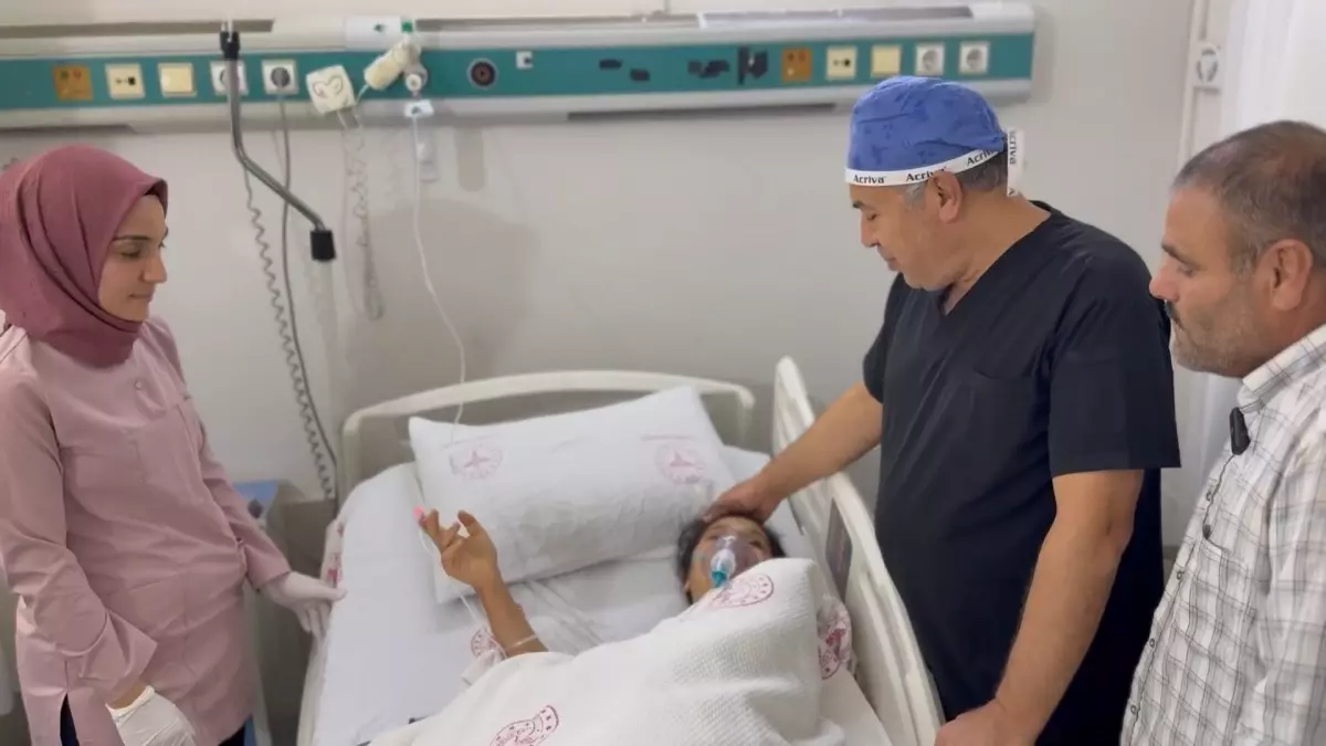 Şanlıurfa'da Toplu İğne Yutan Genç Kız Ameliyatla Kurtarıldı