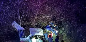 Adıyaman'da Şarampole Devrilen Araçta 2 Ağır Yaralı