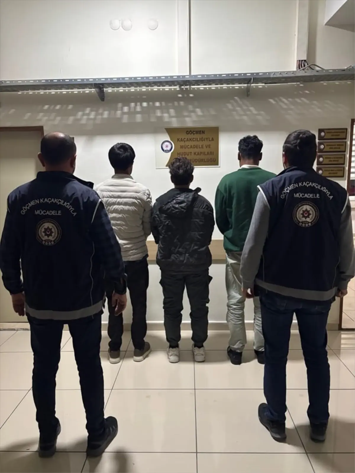 Amasya'da Düzensiz Göçmenler ve Kaçakçılar Yakalandı