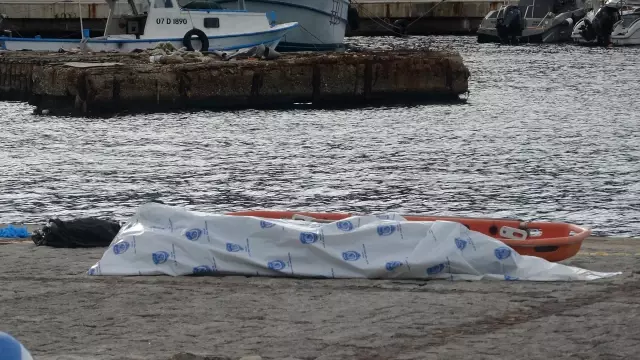 Terrifying scene after the rain! A corpse was found in the sea