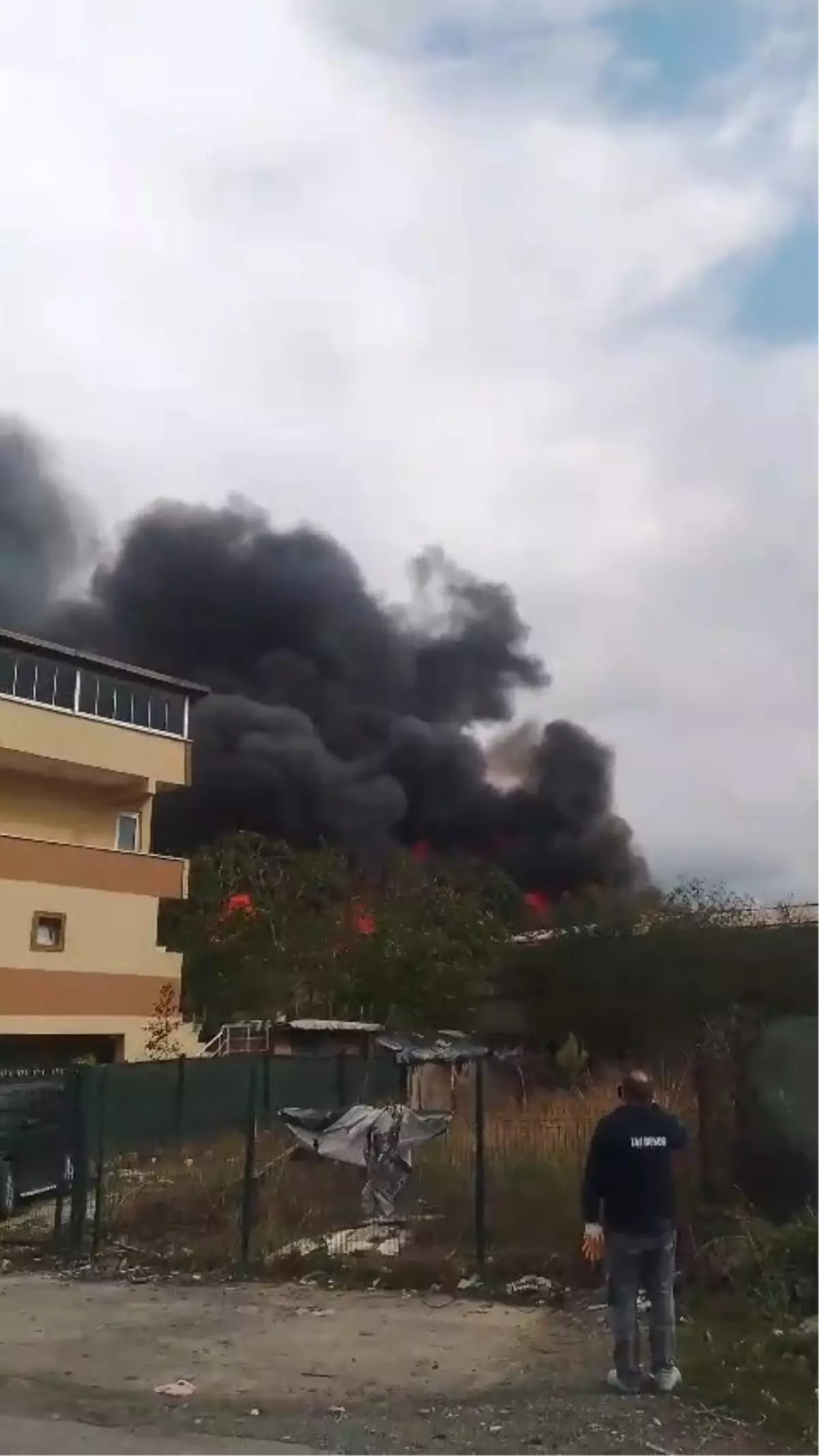 Ataşehir'de fabrika yangını -1