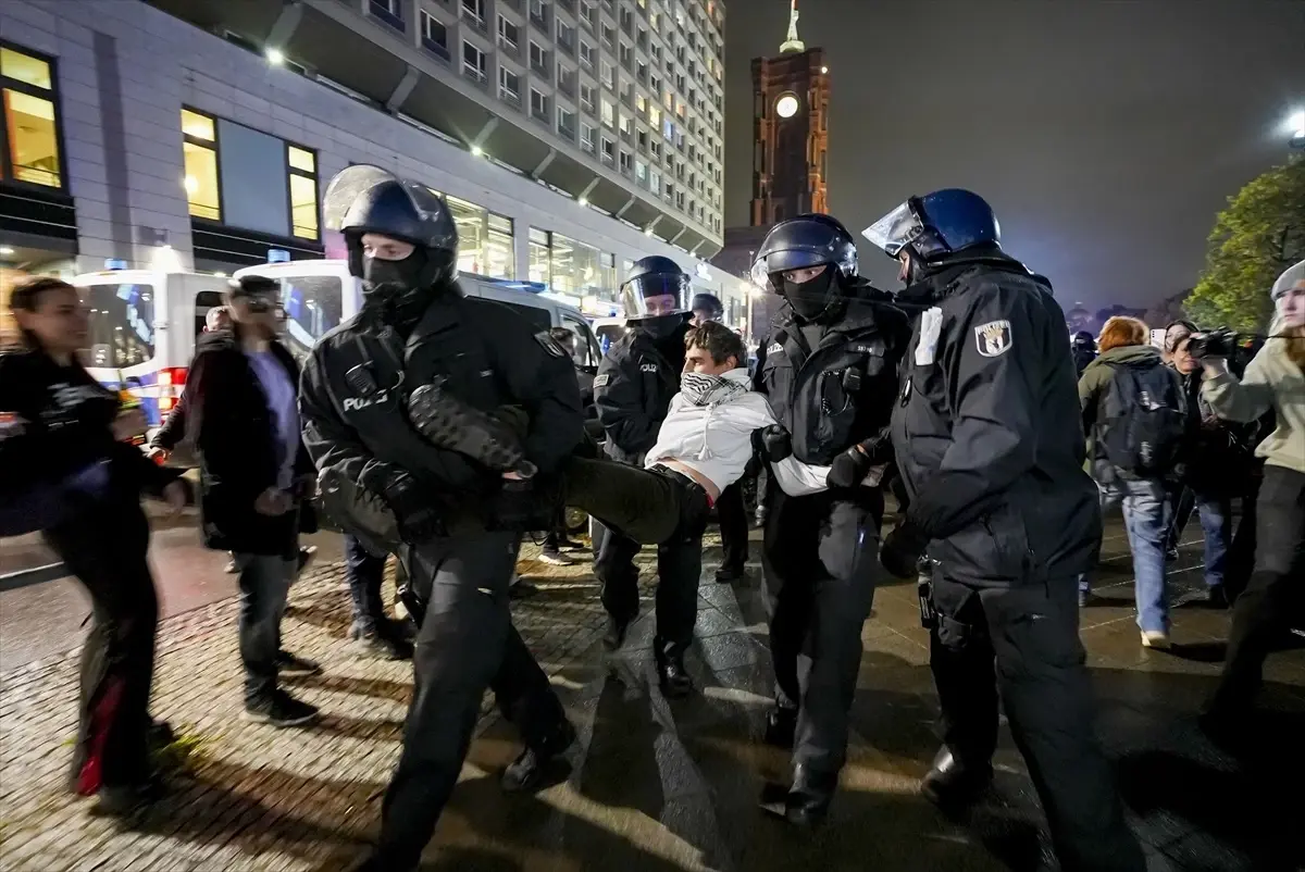 Berlin'de Filistin'e Destek Gösterisine Sert Polis Müdahalesi