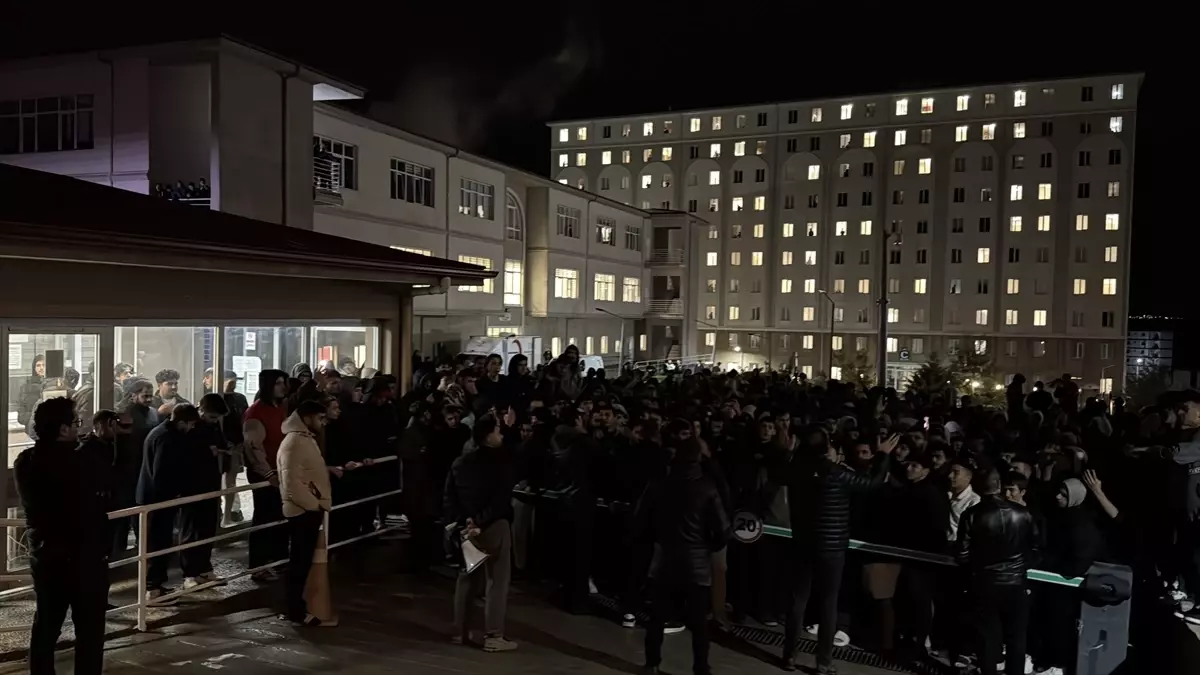 Edirne'de Öğrenciler Su Kesintisini Protesto Etti