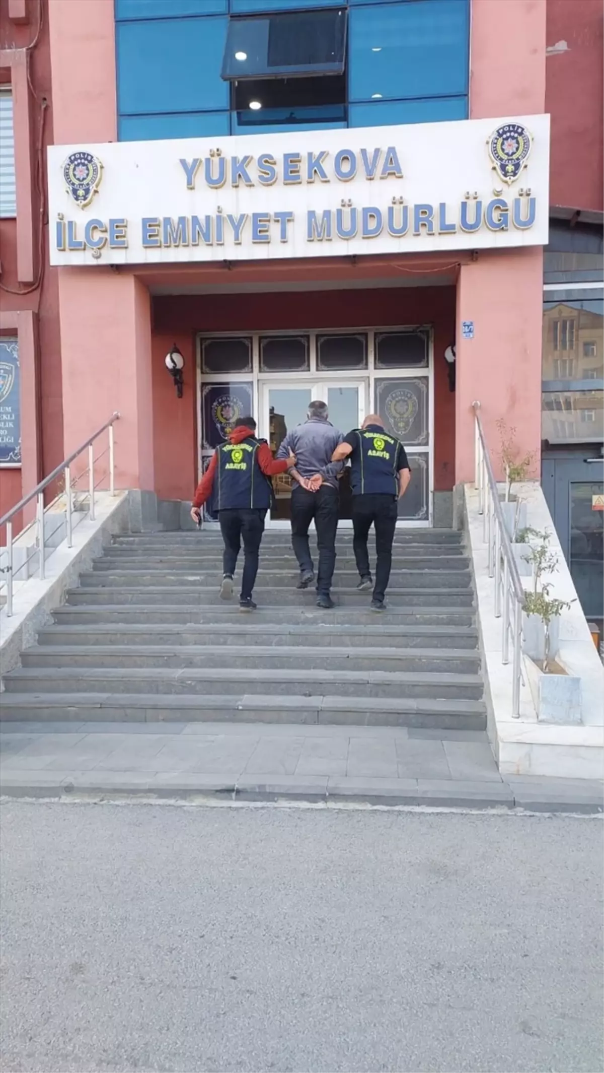 Hakkari'de 50 Yıl Hapis Cezası Bulunan Firari Hükümlü Yakalandı