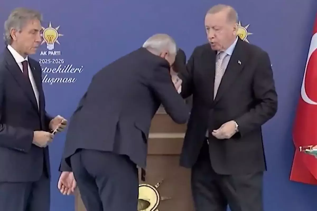 'Halk buyurursa yaparım' demişti, Erdoğan'ın elini öperek AK Parti saflarına geçti