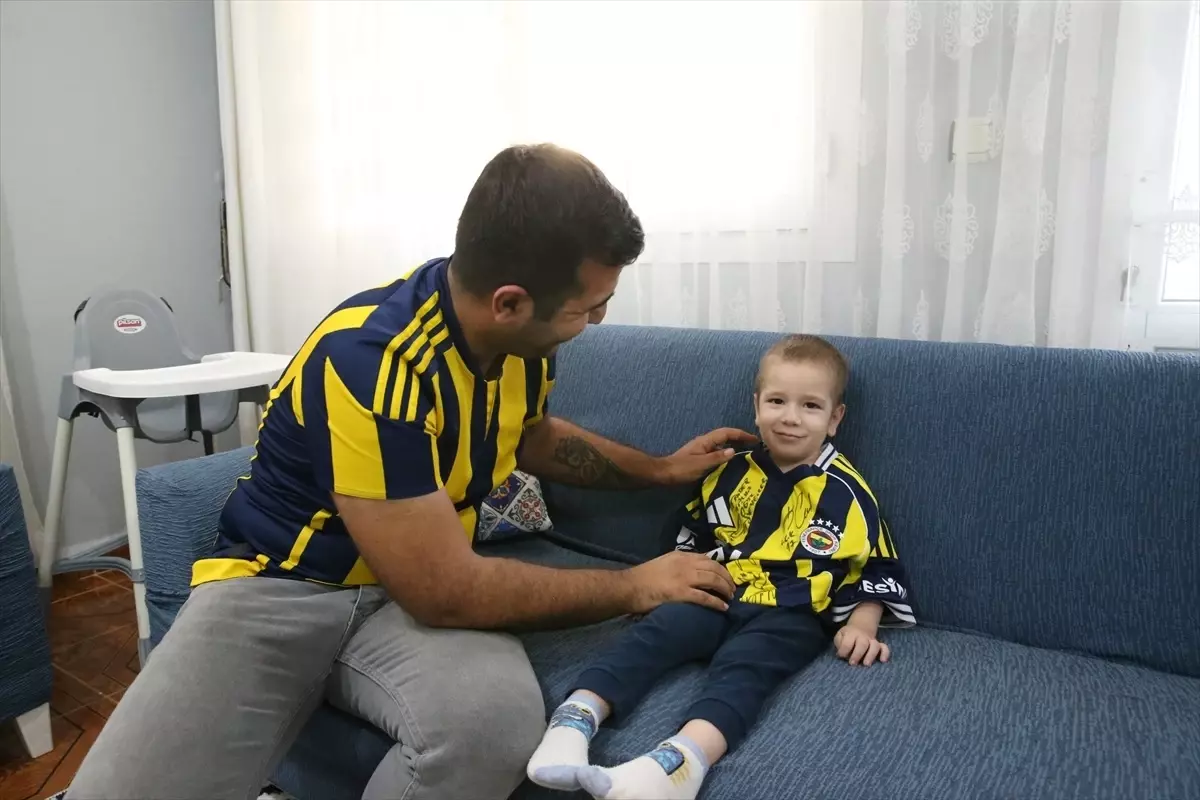Fenerbahçe, Kanseri Yenen Tamer'e İmzalı Forma Gönderdi