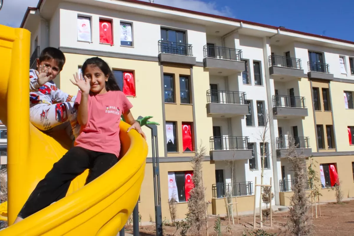 Malatya'da 1130 Depremzedeye Kalıcı Konut Anahtarları Teslim Edildi