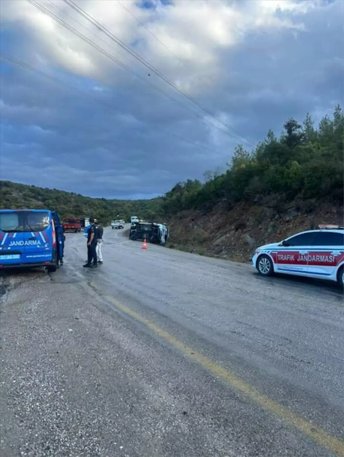 Mersin'de Tarım İşçilerini Taşıyan Minibüs Devrildi: 6 Yaralı