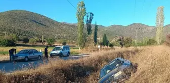 Amasya'da Otomobil Devrildi: 3 Yaralı