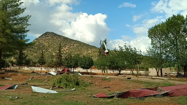 The roof of the school was blown off while students were in class! Education was suspended for 2 days