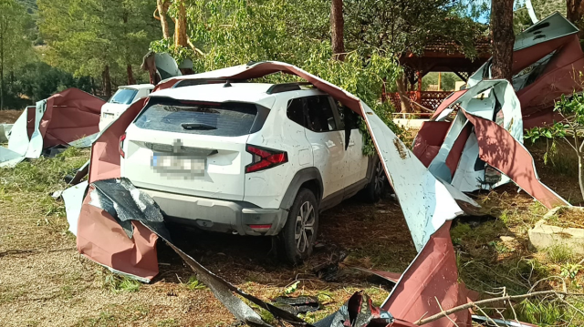 The roof of the school was blown off while students were in class! Education was suspended for 2 days