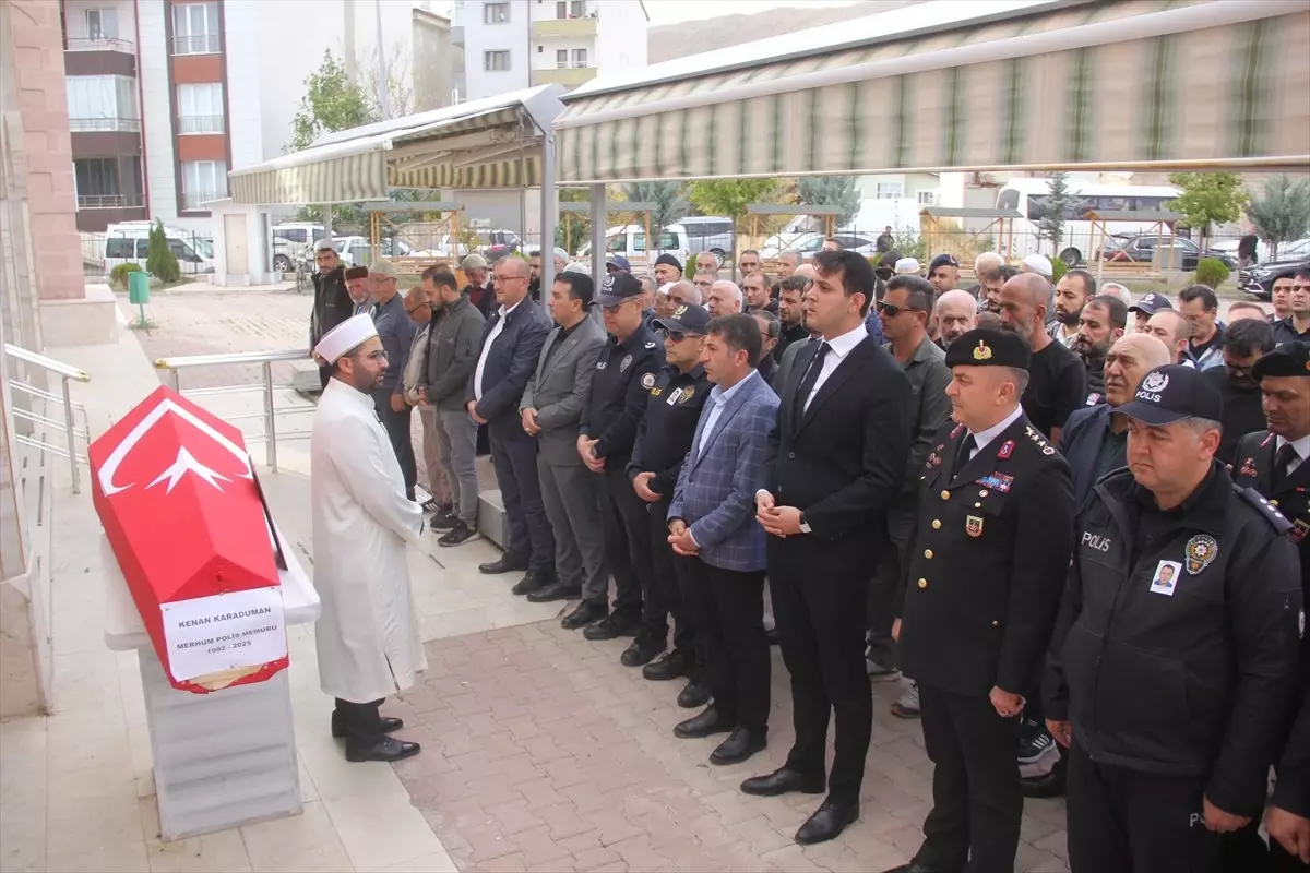 Kanser Tedavisi Gören Polis Memuru Toprağa Verildi