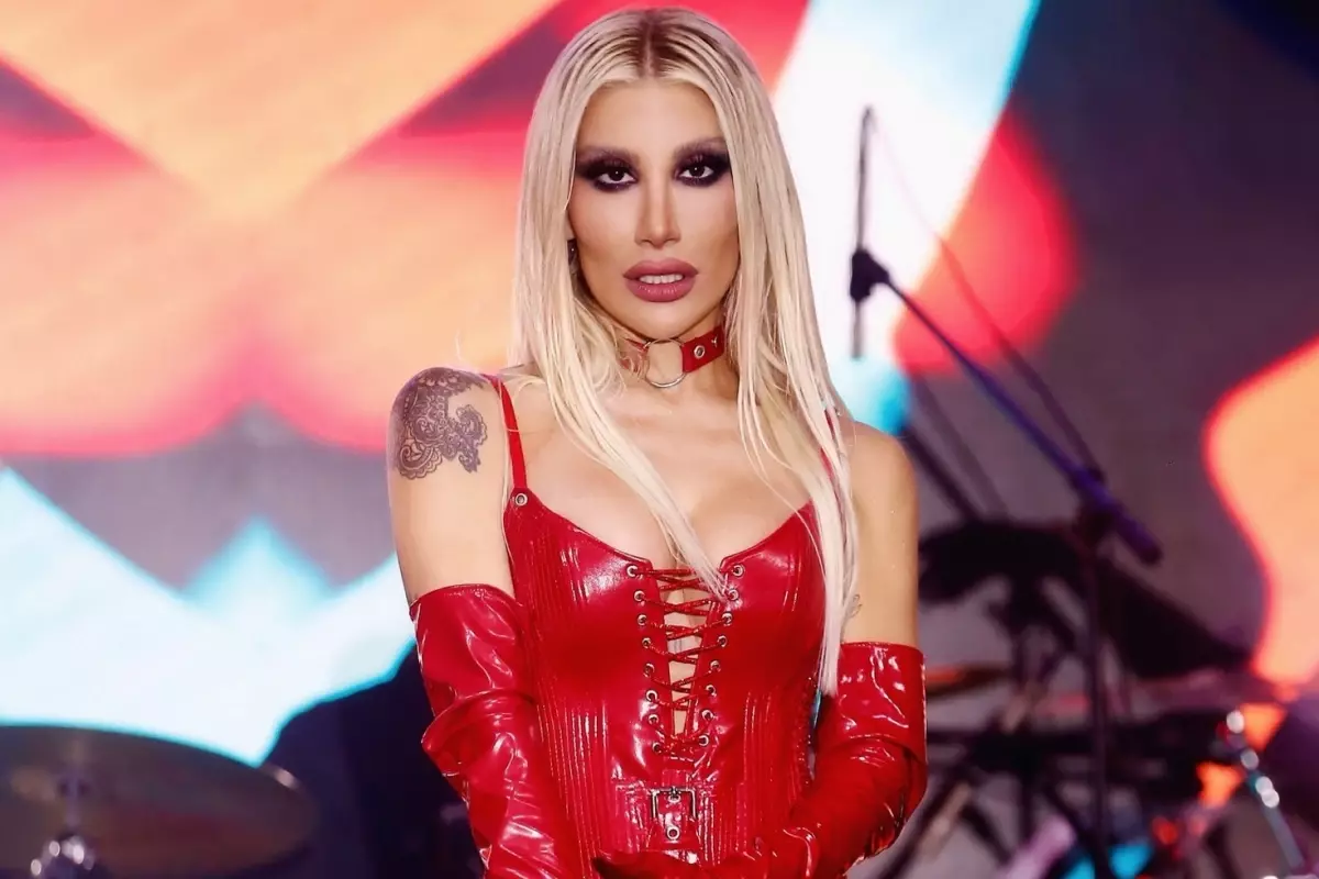 Ünlü şarkıcı İrem Derici gözaltına alındı