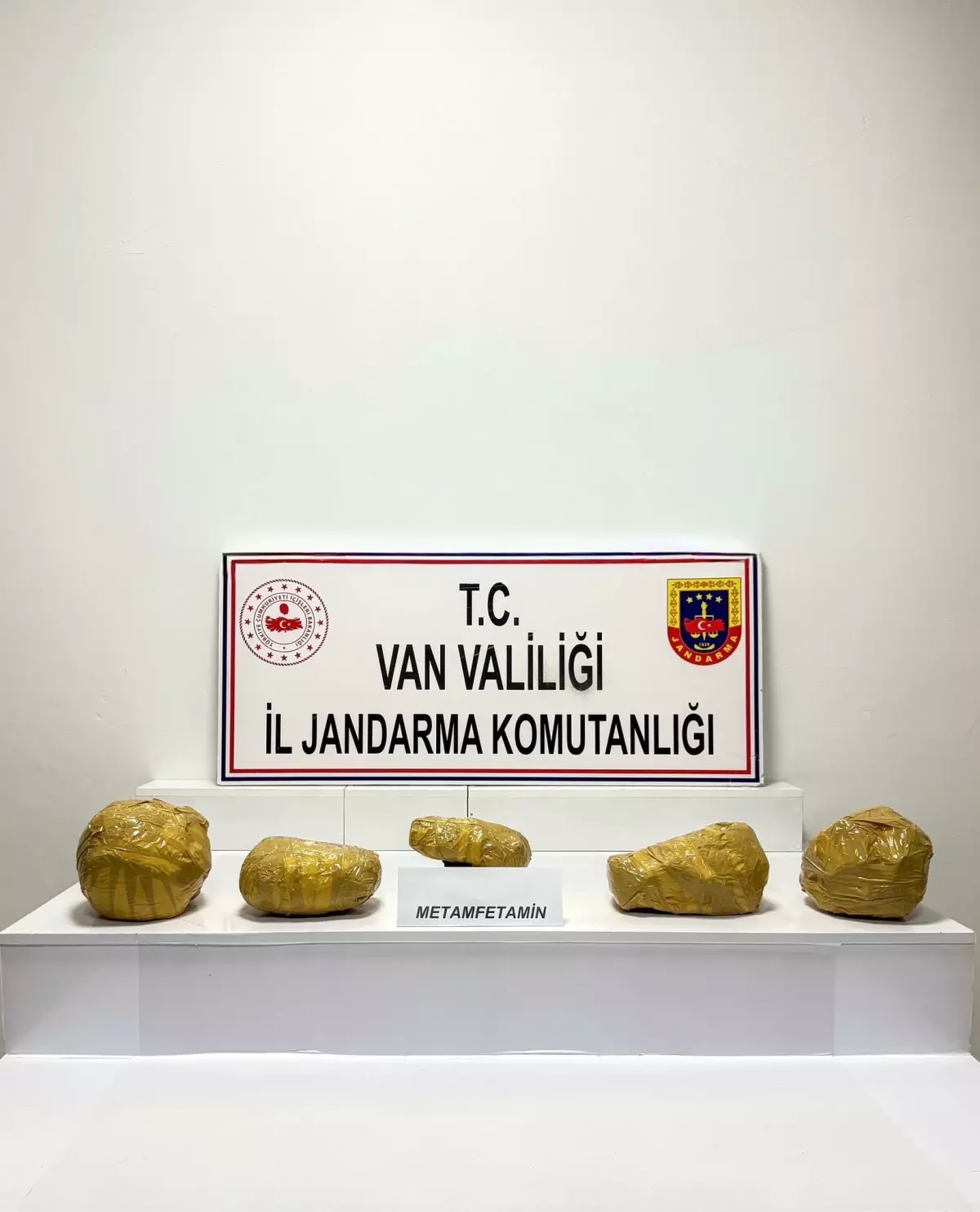 Van'da Uyuşturucu Operasyonu: 21 Kilo Metamfetamin Ele Geçirildi
