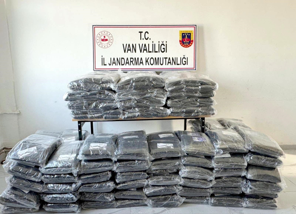 Van'da 1 Milyon Lira Değerinde Kaçak Eşya Ele Geçirildi