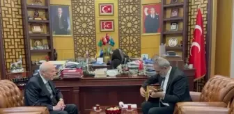 Yavuz Bingöl, Bahçeli'nin makamında saz çalıp türkü söyledi