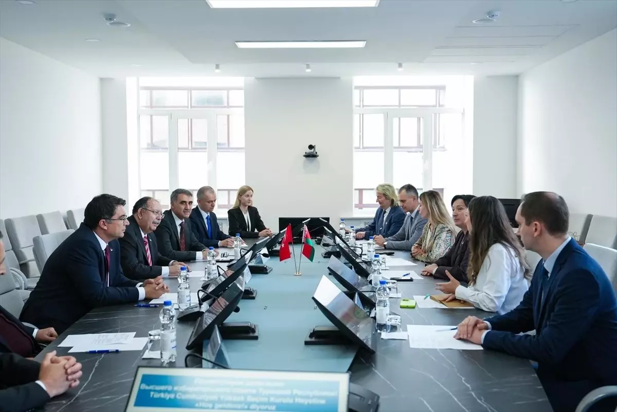 YSK Başkanı Ahmet Yener, Belarus'ta Türk Dili ve Kültürü Merkezi'ni Ziyaret Etti