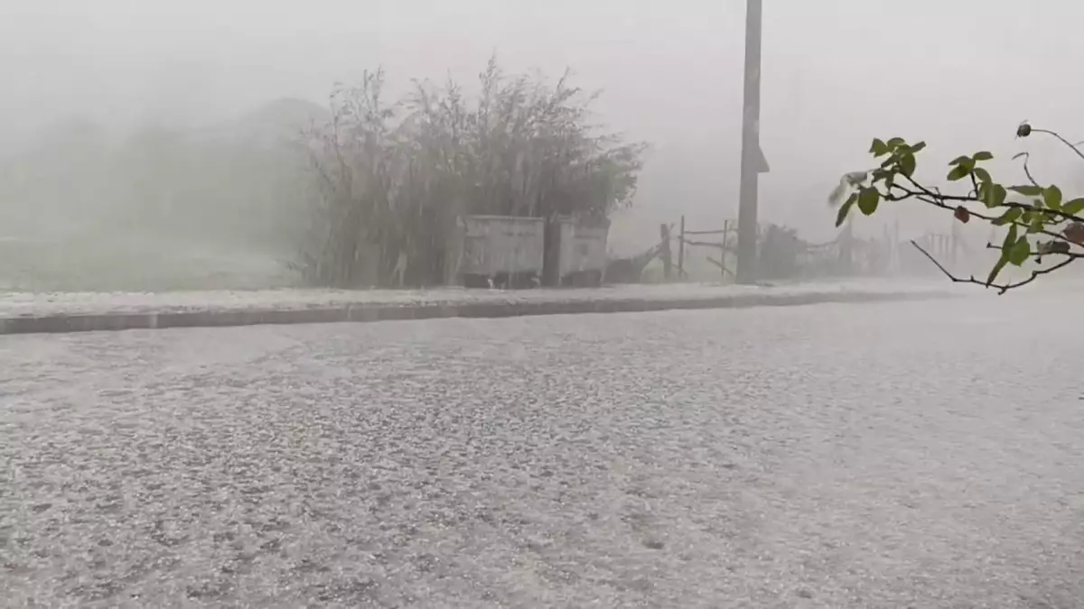 Çaycuma'da Dolu Yağışı Hayatı Olumsuz Etkiledi