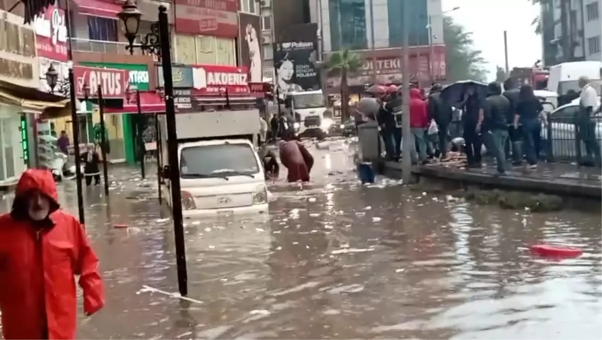 Ereğli'de Dolu Yağışı ve Su Taşkınları Panik Yarattı