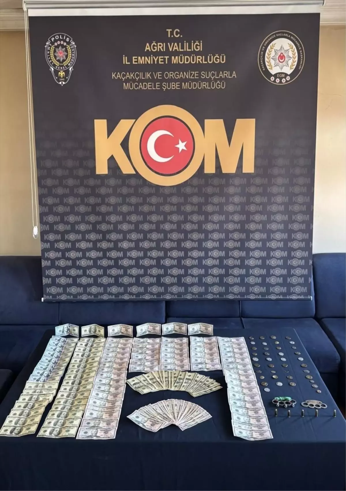 Ağrı'da Sahte Dolar ve Sikke Ele Geçirildi