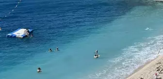 Kaş'ta Güneşli Hava, Turistleri Sahillere Çekti