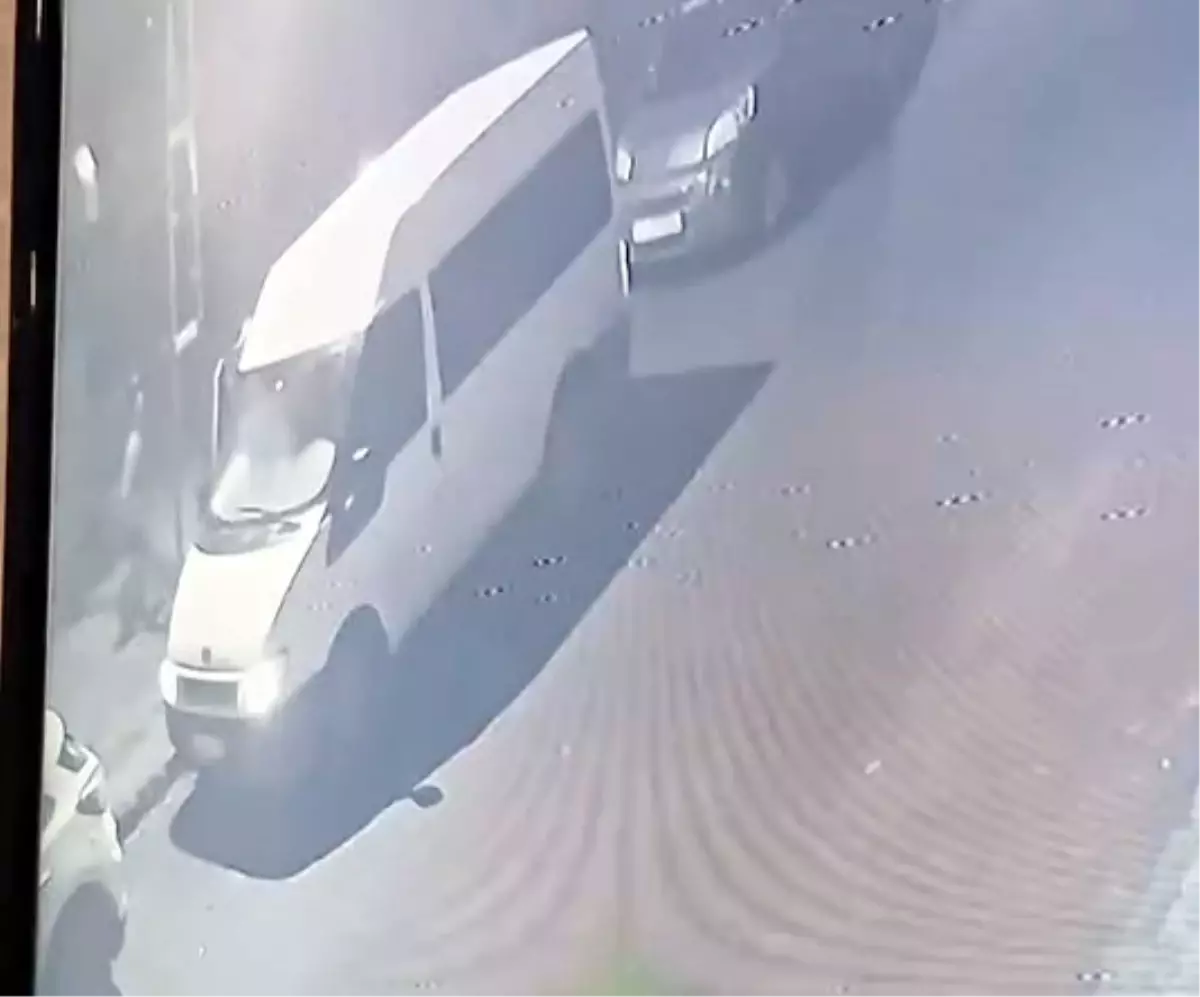 Avcılar'da Park Halindeki Minibüs Çalındı