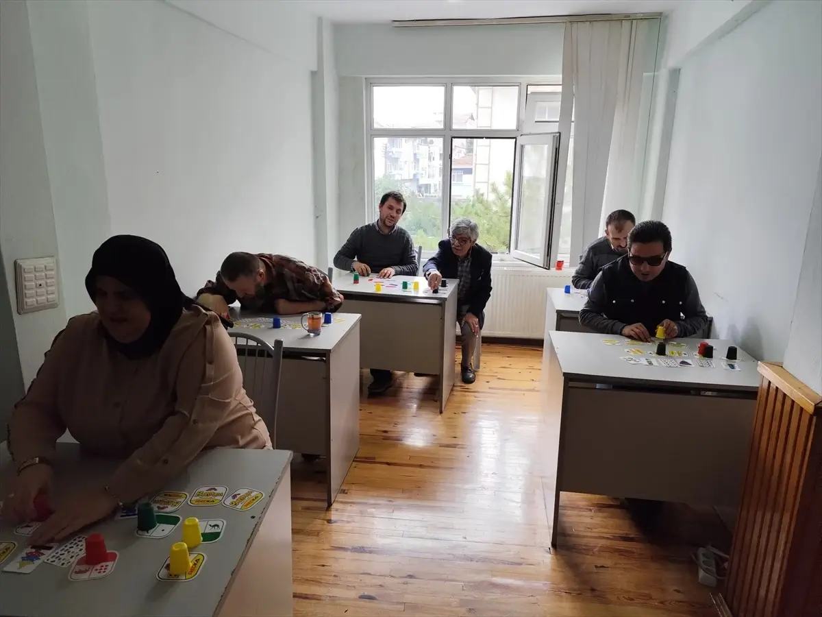 Bafra'da Görme Engellilere Yönelik 'Akıl ve Zeka Oyunları' Kursu Açıldı