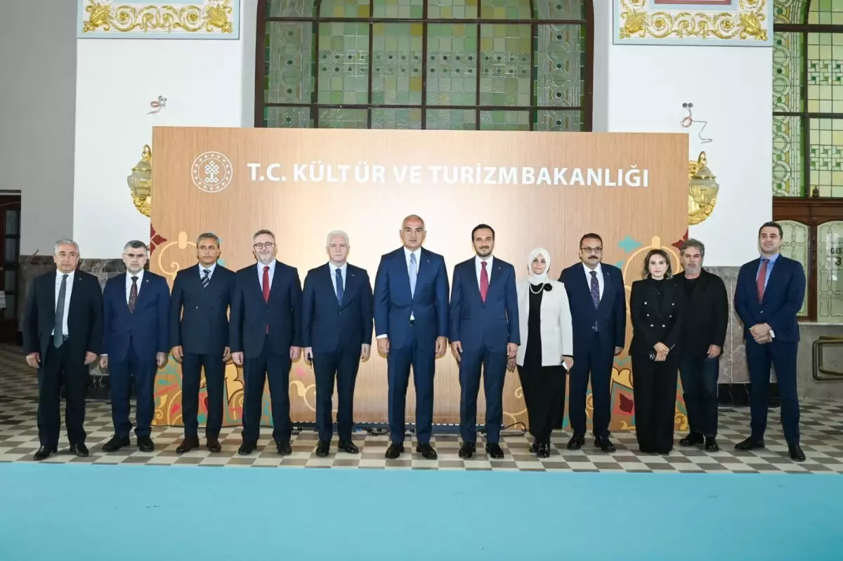 Bakan Ersoy: Haydarpaşa ve Sirkeci, İstanbul'un yeni kültür sanat adası olacak
