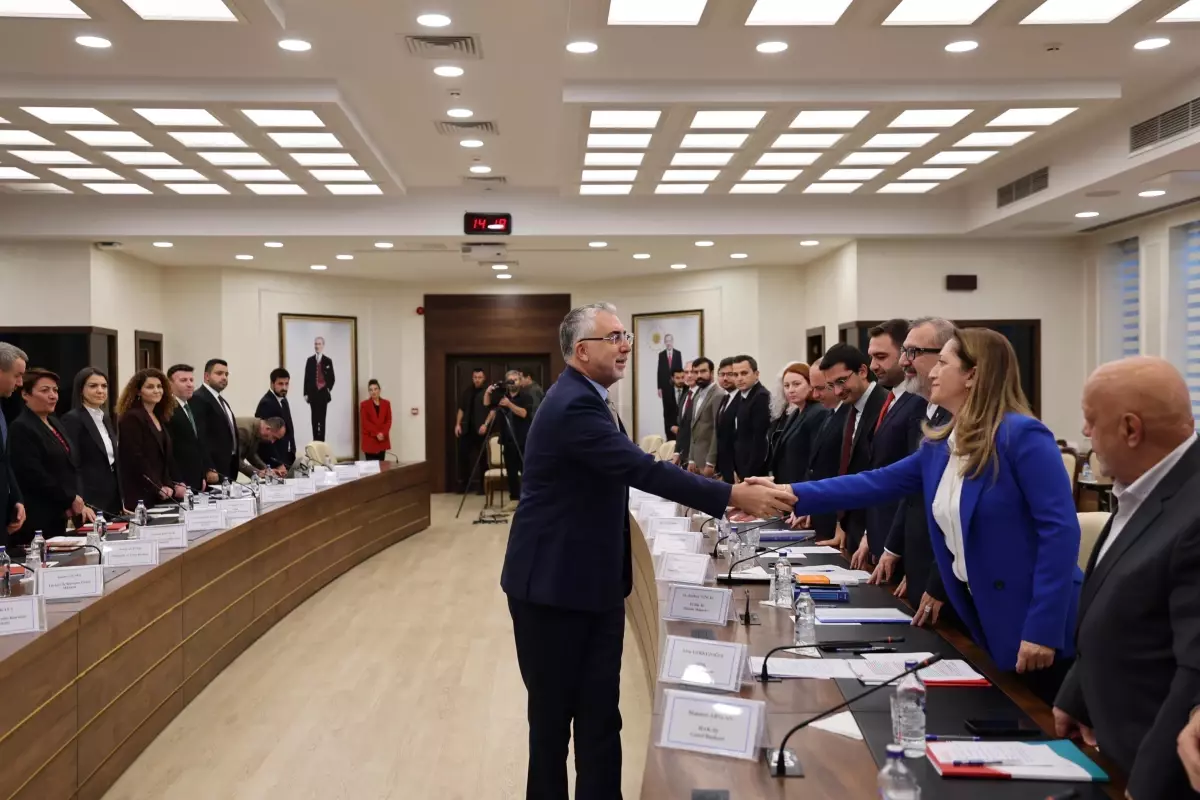 Bakan Işıkhan: Sendikal faaliyetlerin dijital platformlara taşınması stratejik bir zorunluluk