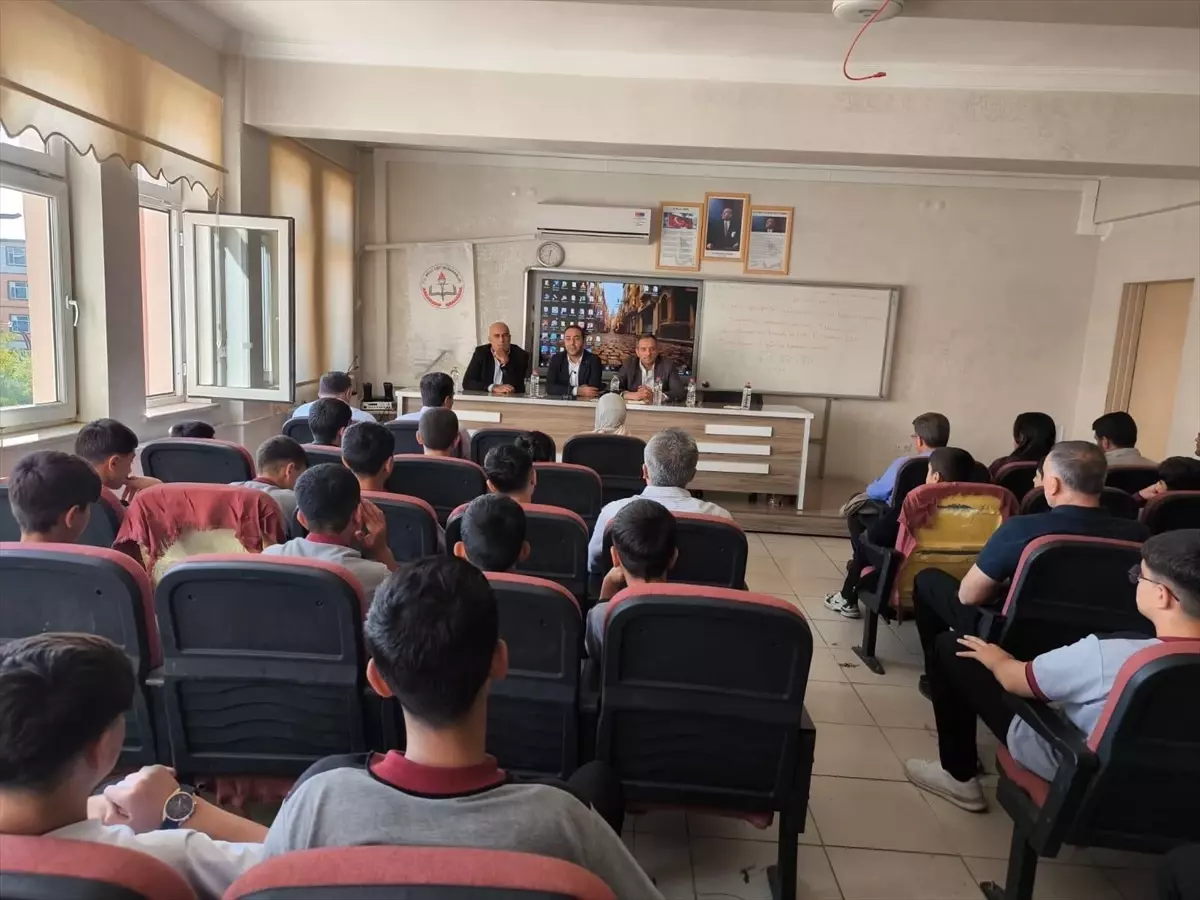 Bingöl'de Mezun İş İnsanları Öğrencilerle Buluştu