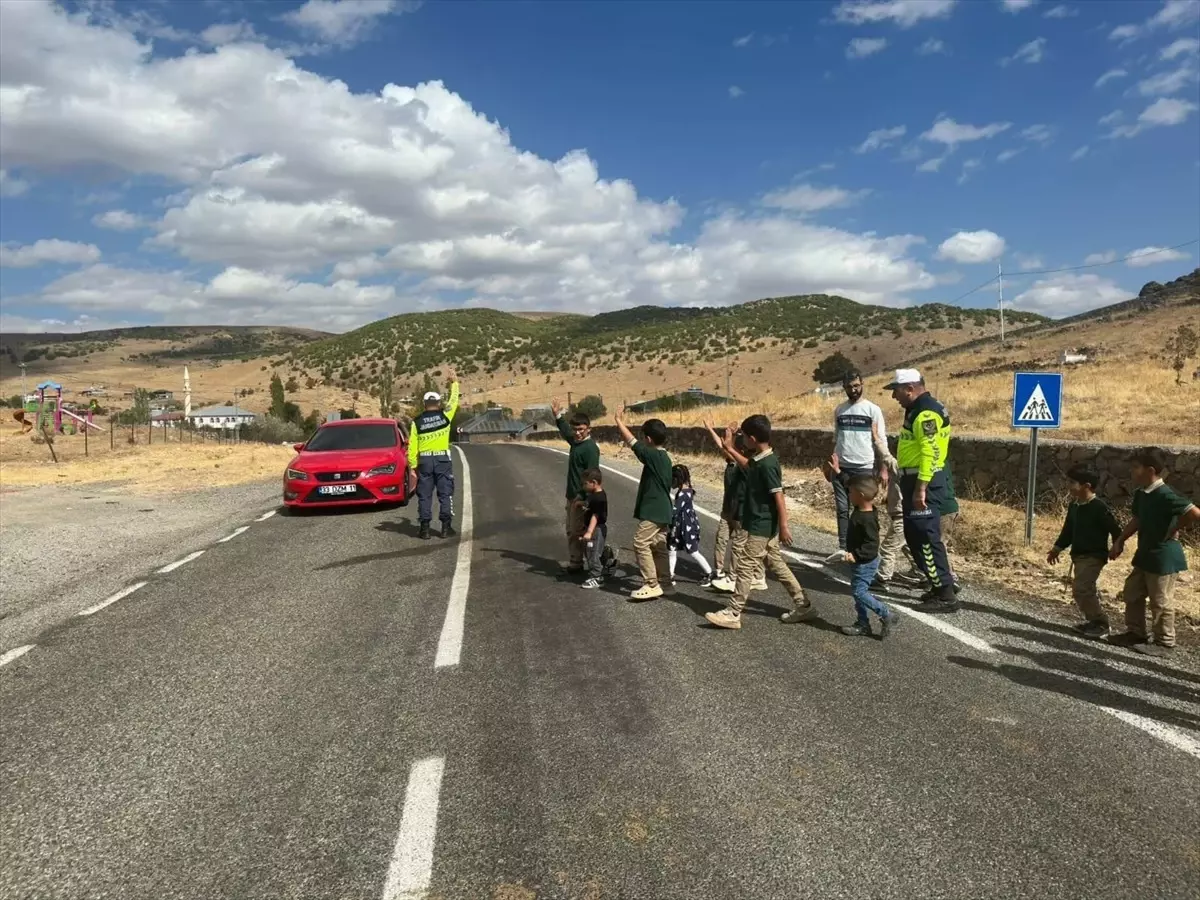 Bingöl'de Öğrencilere Trafik Güvenliği Semineri