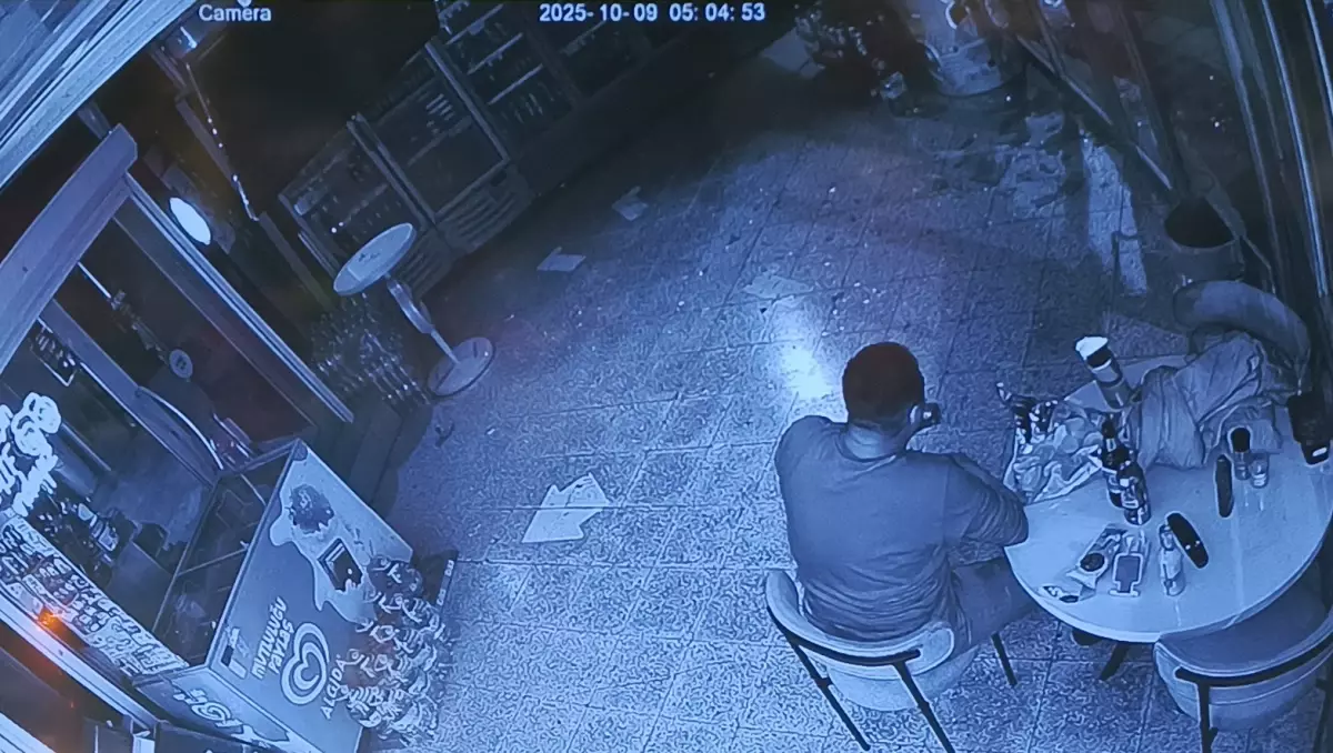 Burdur'da Market Soygunu: İçki İçip Dondurma Yedi