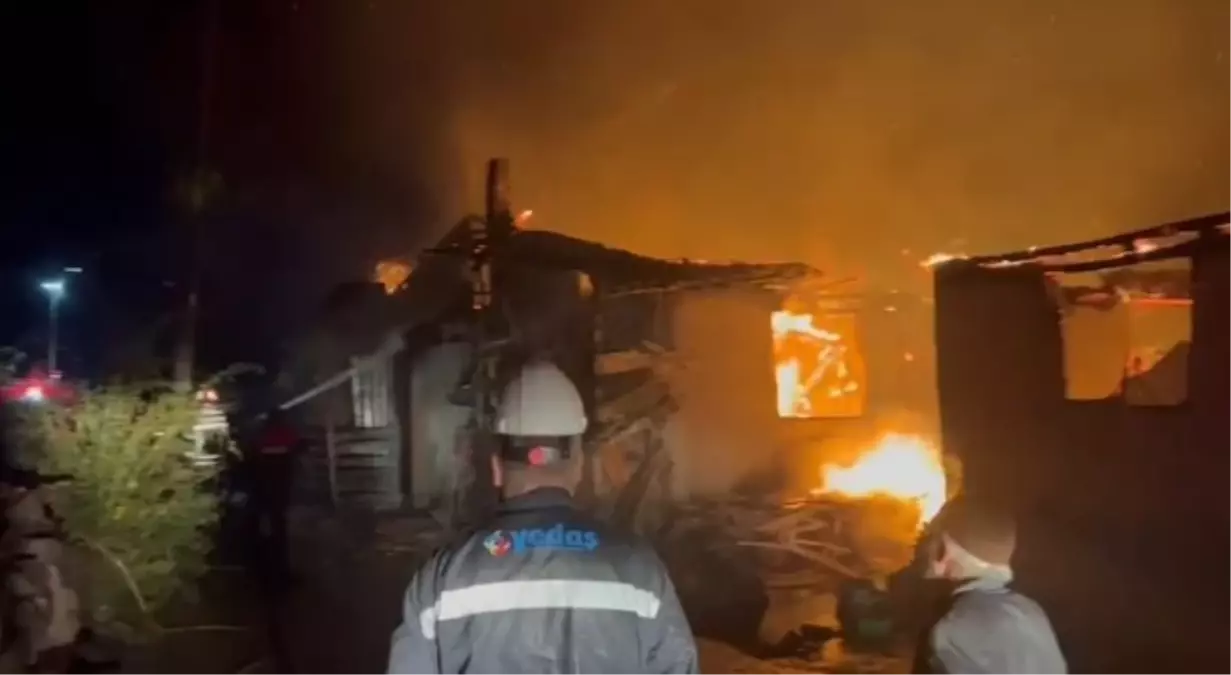 Çorum İskilip'te Yangın: 3 Ev Kullanılamaz Hale Geldi