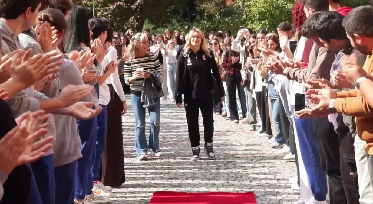 Defne Kurt'tan Tarihi Başarı: 5 Altın Madalya