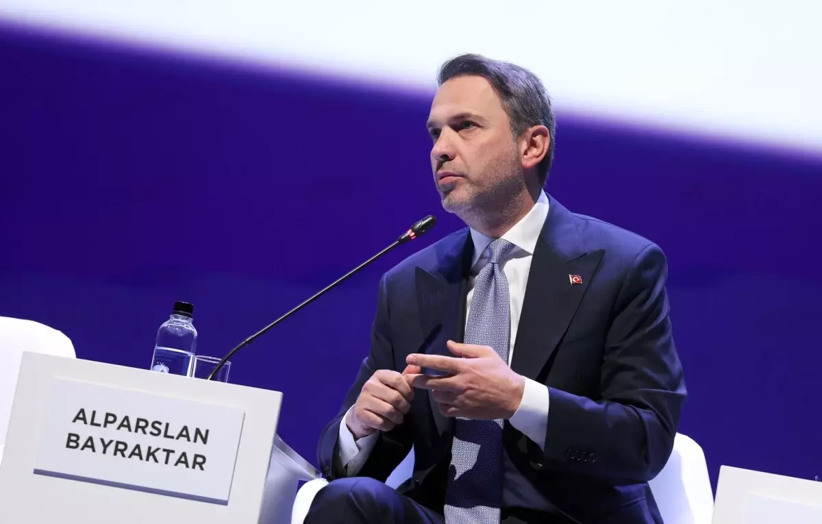 Bakan Bayraktar, St. Petersburg Gaz Forumu'nda Türkiye'nin Enerji Vizyonunu Ağırlıyor
