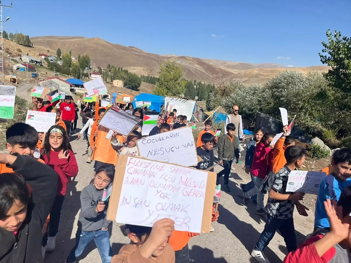Erzurum'da Öğrencilerden Filistin'e Destek Yürüyüşü