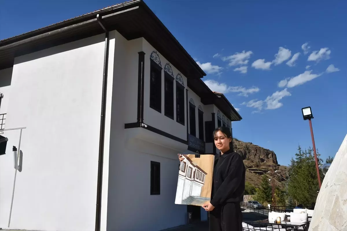 Gümüşhane'de Öğrenciler, Tarihi Yapıları Resmetti