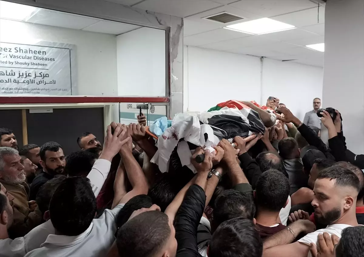 İsrail Ordusu ve Yerleşimcilerin Batı Şeria'daki Saldırıları: 1 Ölü, 9 Yaralı