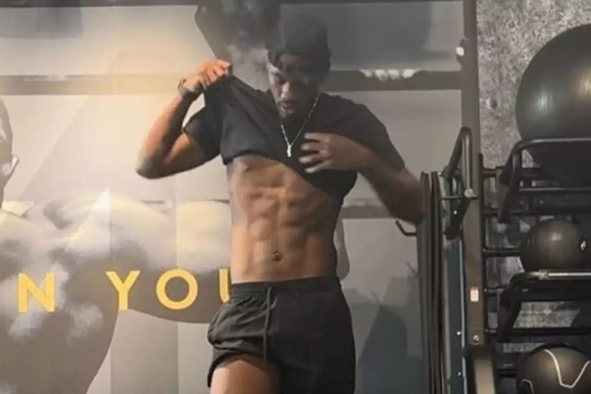 Jhon Duran'dan göndermeli paylaşım