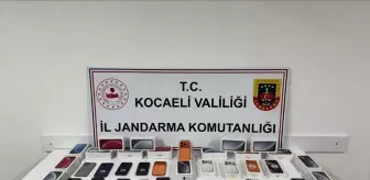Dilovası'nda 50 Kaçak Cep Telefonu Ele Geçirildi
