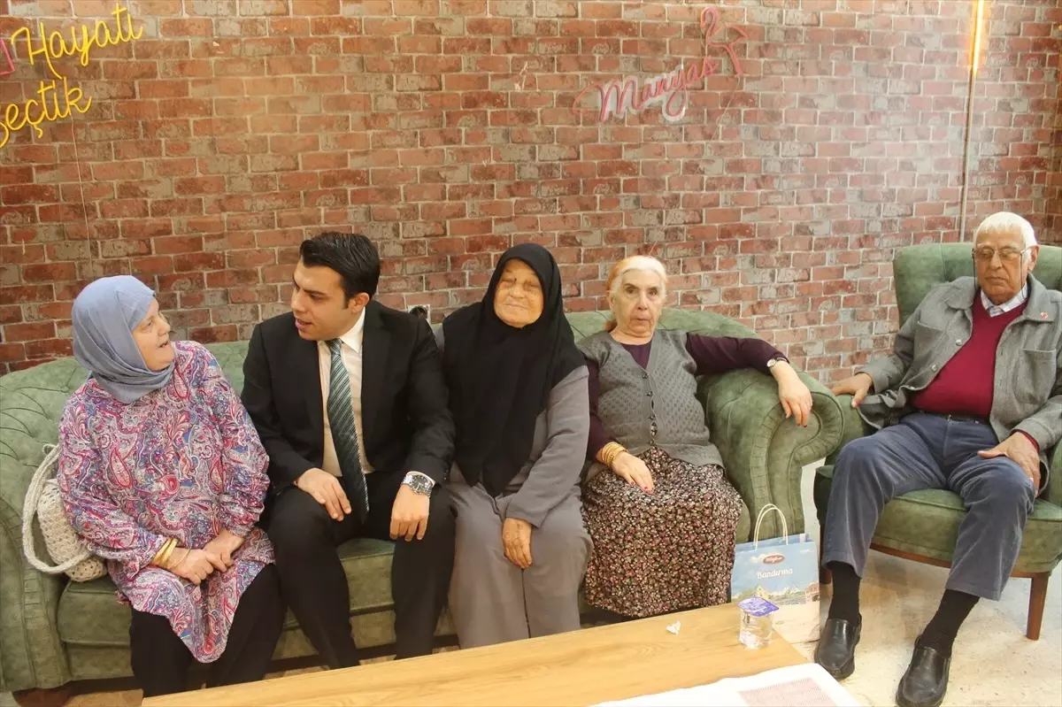 Huzurevi Sakinleri Manyas Kadın Kooperatifi'nde Güzel Bir Gün Geçirdi