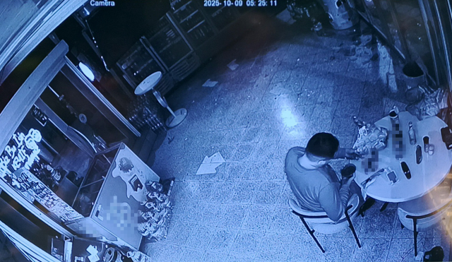 He broke the market's window with a stone and enjoyed eating and drinking inside
