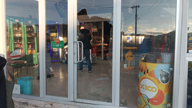 He broke the market's window with a stone and enjoyed eating and drinking inside